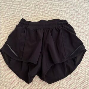 Women's Lululemon Hotty Hot Low-Rise Lined Short 2.5"